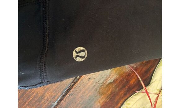 Lululemon Women's M Black Tie-Dye Reflective Capri Leggings w/ Pockets - Picture 3 of 13